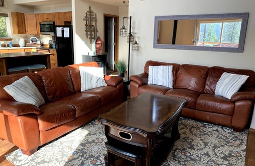 Hayden House | Breathtakingly beautiful, all season, all occasion lake front getaway!