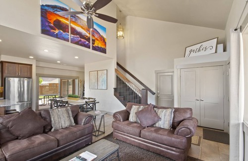 Moab South Valley House | Breccia House, plenty of parking! Sleeps 15