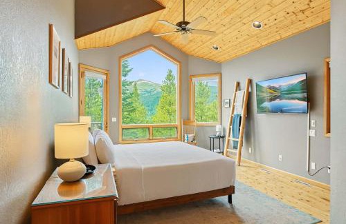 Historic District House | Breckenridge Retreat Hot Tub and Mountain Vistas
