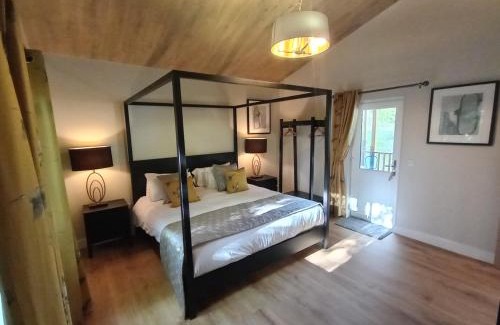 East Lewiston Apartment | Breckland Lodge 1 with Hot Tub