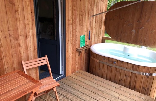 Lewiston Apartment | Breckland Lodge 2 with Hot Tub