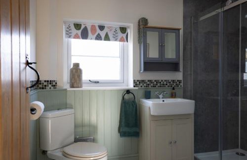 Llandovery Apartment | Brecon Beacons Cottage with Stunning Country Views