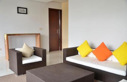 Bandung Villa | Breeze blows city view villa 4 bedrooms and 1 family room 1 king-size bed and 1 queen-size bed with a private swimming pool