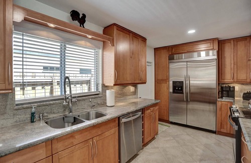 Wilton Manors Apartment | Breeze Garden Mid-Century Modern Apartment