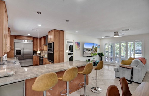Wilton Manors Apartment | Breeze Garden Mid-Century Modern Apartment