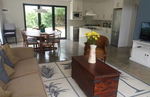 L'Agulhas House | Breeze in