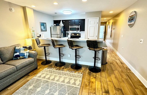 Cherry Grove Beach Condo | Breeze Oasis-North Myrtle Beach Condo-Pool-Jacuzzi-Walk to the Beach-Snowbird