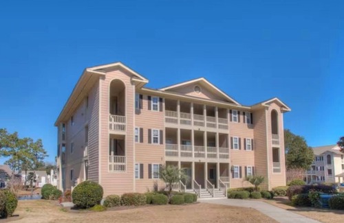 Cherry Grove Beach Condo | Breeze Oasis-North Myrtle Beach Condo-Pool-Jacuzzi-Walk to the Beach-Snowbird