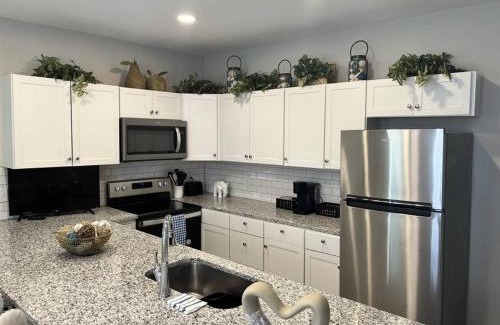 Newport Apartment | Breeze on Monmouth