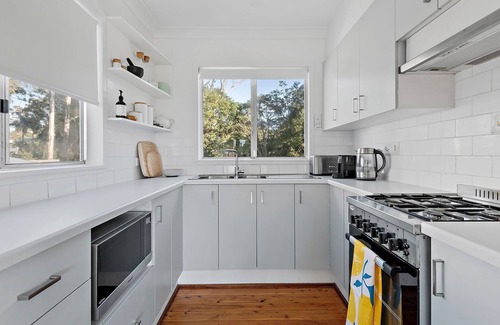 Mollymook Beach House | Breezeway Mollymook - A short walk to the beach & features an indoor & outdoor firepit!