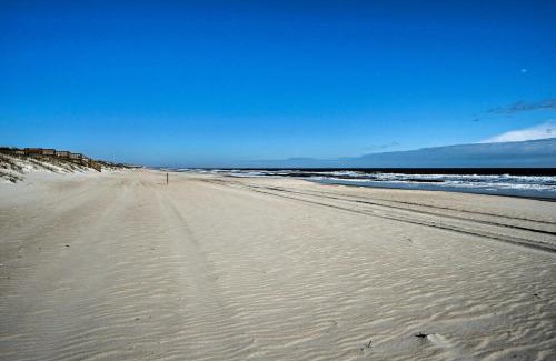 North Carolina Coast Apartment | Breezy Beach Retreat with 180-Degree Ocean Views!