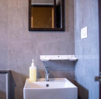 Vadanemelli Hotel | Breezy Bliss