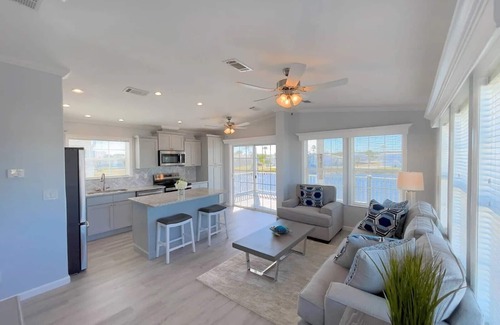 Fort Myers Beach House | Breezy Bungalow - Sun Resorts near Fort Myers Beach