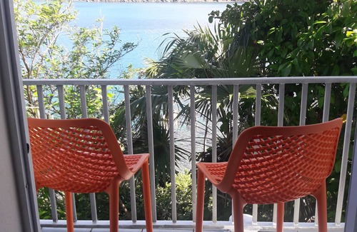 Estate Caret Bay House | Breezy cottage on the wavy beach