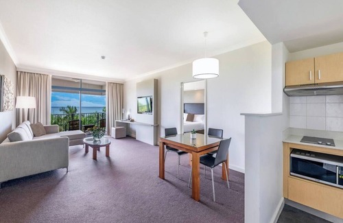 Darwin City Centre Apartment | Breezy Harbourfront Resort with Seaviews and Pool
