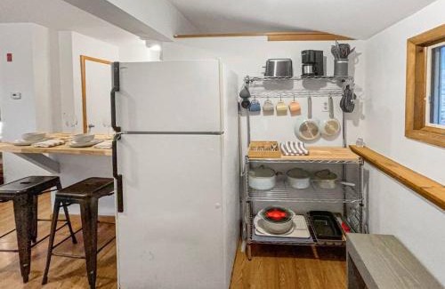 Town of Marbletown House | Breezy Hill Eccentric Studio Cottage