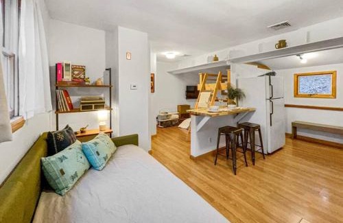 Town of Marbletown House | Breezy Hill Eccentric Studio Cottage