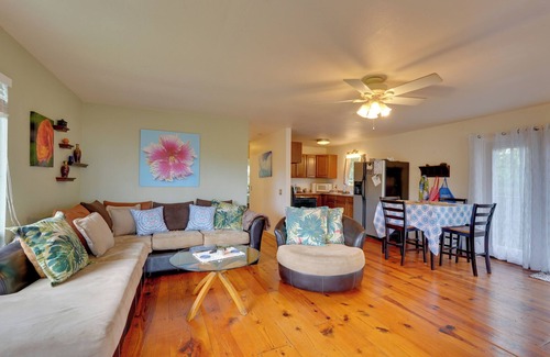 Kona Palisades Cottage | Breezy Kailua-kona Bungalow w/Lanai & Ocean View!