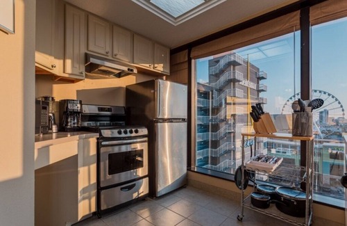 Downtown Myrtle Beach Condo | Breezy Sea Glass Tower, 1 Bedroom Deluxe- City View
