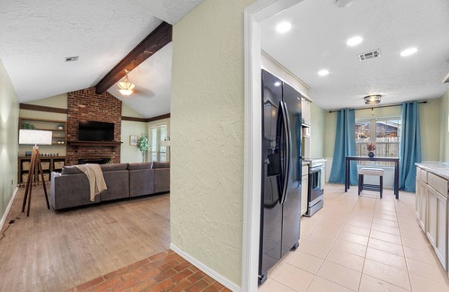 South Tulsa House | Breezy Two Bedroom in South Tulsa
