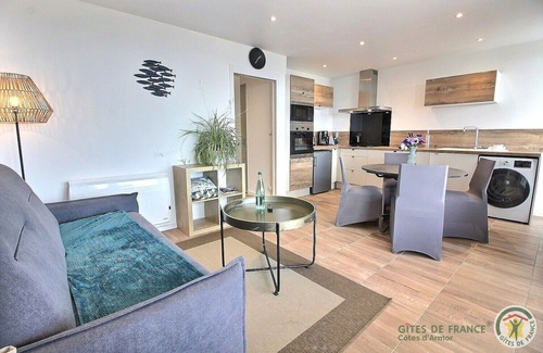 Perros-Guirec Apartment | Bréhat gîte: full sea view, 200m from the beach