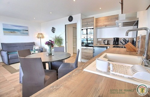 Perros-Guirec Apartment | Bréhat gîte: full sea view, 200m from the beach