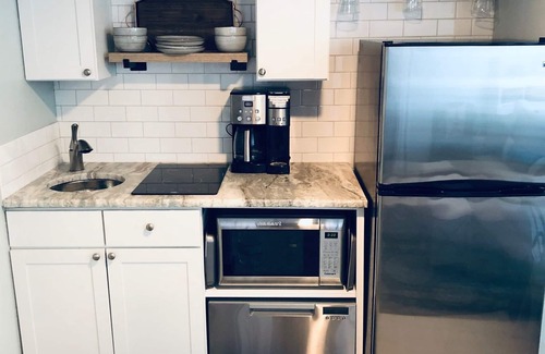 Long Beach Apartment | Brent's Beach - The Seahorse Studio