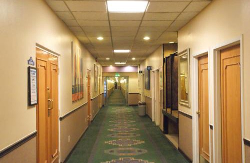 Farmington Hotel | Brentwood Inn & Garden