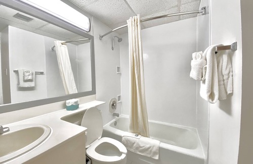 Farmington Hotel | Brentwood Inn & Garden