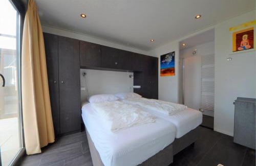 Breskens House | Breskens Chalet Herzklopfen Breskens mit Zaun Hausnr B092