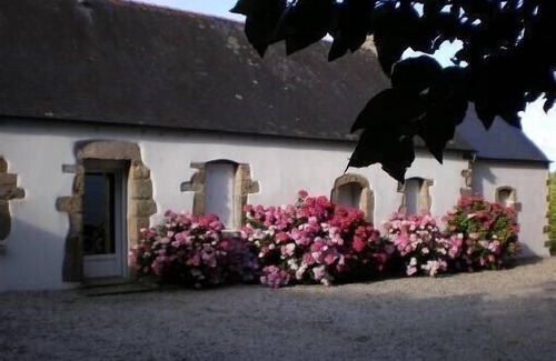 Plougrescant Cottage | Breton house in a listed natural site, sea view, pets welcome