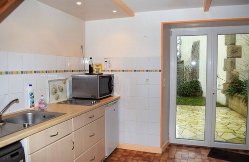 Trebeurden House | Breton house with a pretty closed and flowered courtyard with WIFI in TREBEURDEN