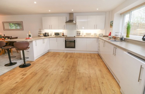 Looe Cottage | BREWERS COTTAGE, pet friendly, with a garden in Looe