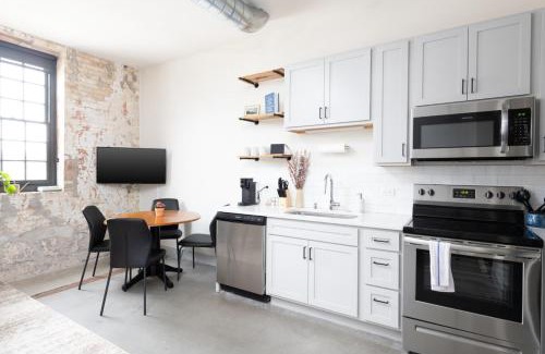 Westown Apartment | Brewery District 2-Story 2BR Apt Near Fiserv with Rooftop, Gym, and Parking