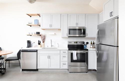 Westown Apartment | Brewery District 2-Story 2BR Apt Near Fiserv with Rooftop, Gym, and Parking