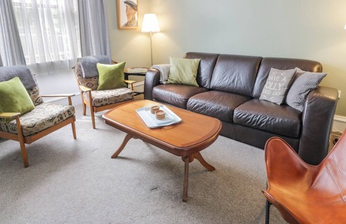 Newton Stewart Cottage | BREWERY HOUSE, pet friendly, with hot tub in Newton Stewart