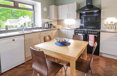 Newton Stewart Cottage | BREWERY HOUSE, pet friendly, with hot tub in Newton Stewart