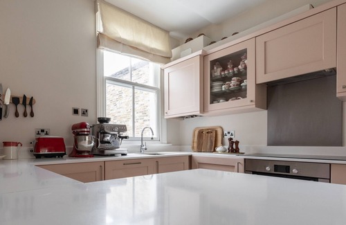 North Kensington Apartment | Brewster Gardens IV by onefinestay