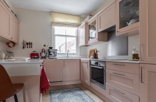 North Kensington Apartment | Brewster Gardens IV by onefinestay