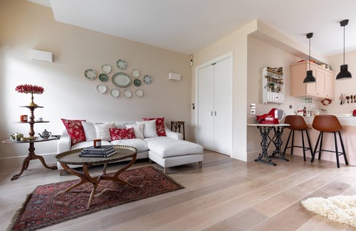 North Kensington Apartment | Brewster Gardens IV by onefinestay