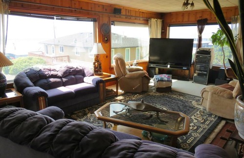 Lincoln City Bed & Breakfast | Breyhouse B&B Inn