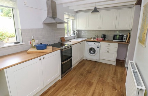 Milford Haven Cottage | BRIAR COTTAGE, pet friendly, character holiday cottage in Neyland