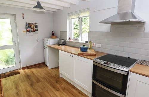 Milford Haven Cottage | BRIAR COTTAGE, pet friendly, character holiday cottage in Neyland