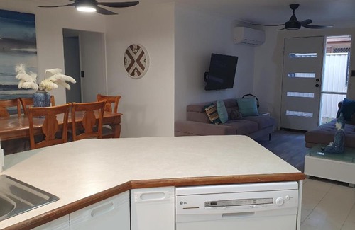Bongaree House | Bribie Island 3 Bedroom Pet Friendly Duplex-Amazing Beaches & Lifestyle!