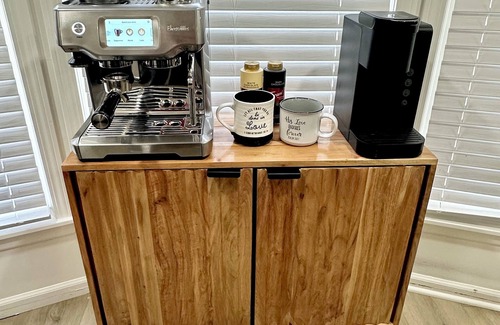 Lee's Summit House | Brick Haven Near Downtown Lee’s Summit: Luxe Espresso & Relaxation