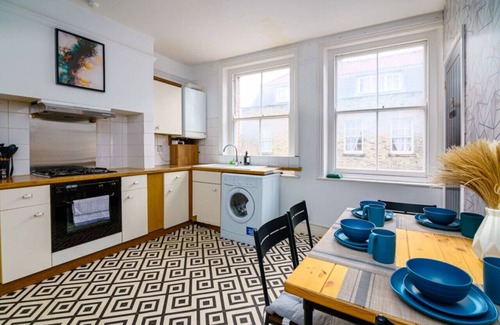 Whitechapel Apartment | Brick Lane Hub - Located on the popular Brick Lane stretch