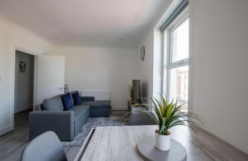 Weavers Apartment | Brick Lane Modern 2 Bedroom Apartment, Up To 6