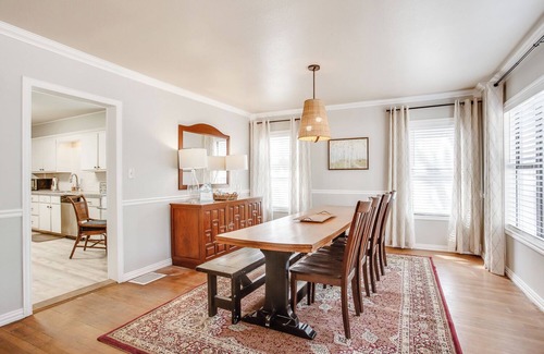 South Overton House | Brick Road Bungalow - Near TTU
