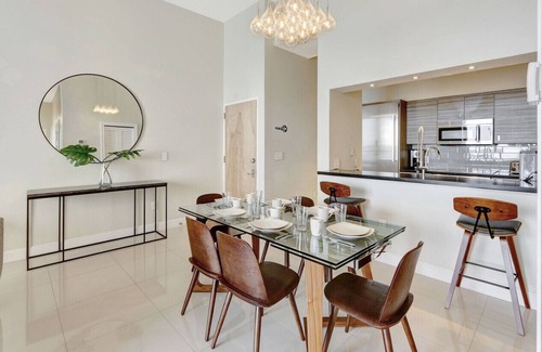 Brickell House | Brickell Oasis:5BR, Free Parking, Pool, Gym & More