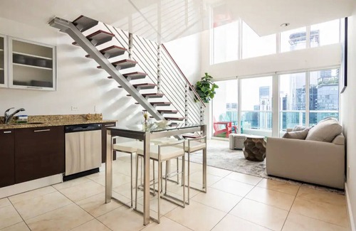 Downtown Miami Condo | Brickell River LOFT/parking & 12 min to South Beach